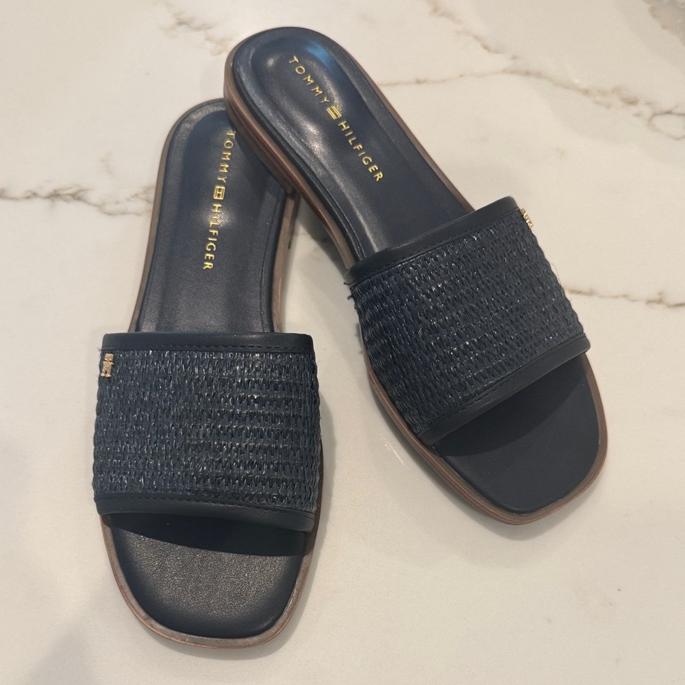 NWT Tommy Hilfiger Navy Slide Sandals
